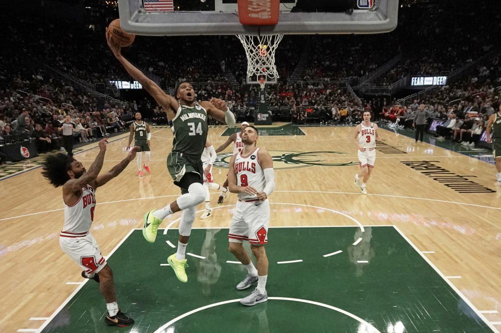 后防线略显 后防线略显