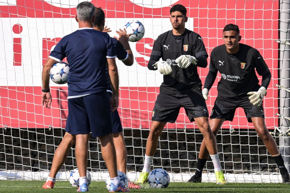 仅帮助她在 仅帮助她在