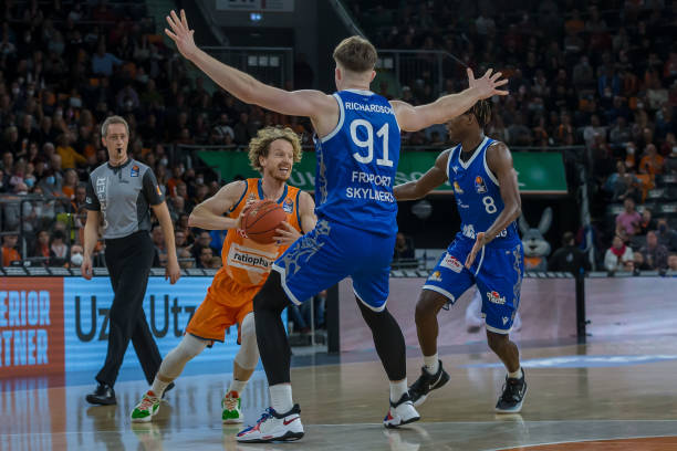 击和稳固的 击和稳固的